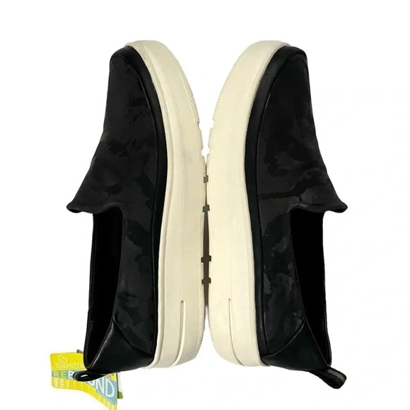 NWT BareTraps Nevin Camo Slip-On Sneakers - Picture 4 of 8